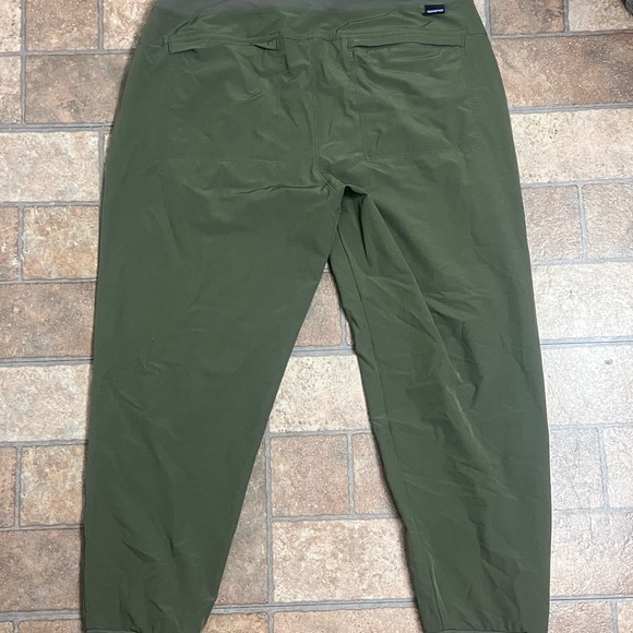 Patagonia women’s  Olive Green Pants sz M - Picture 2 of 4